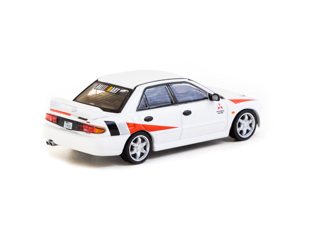 1/64 Sport Sedan Wit