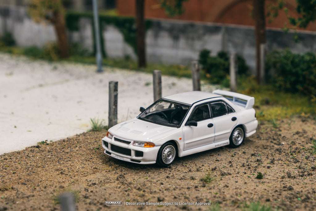 1/64 Sport Sedan III Wit