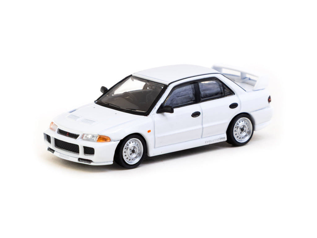1/64 Sport Sedan III Wit