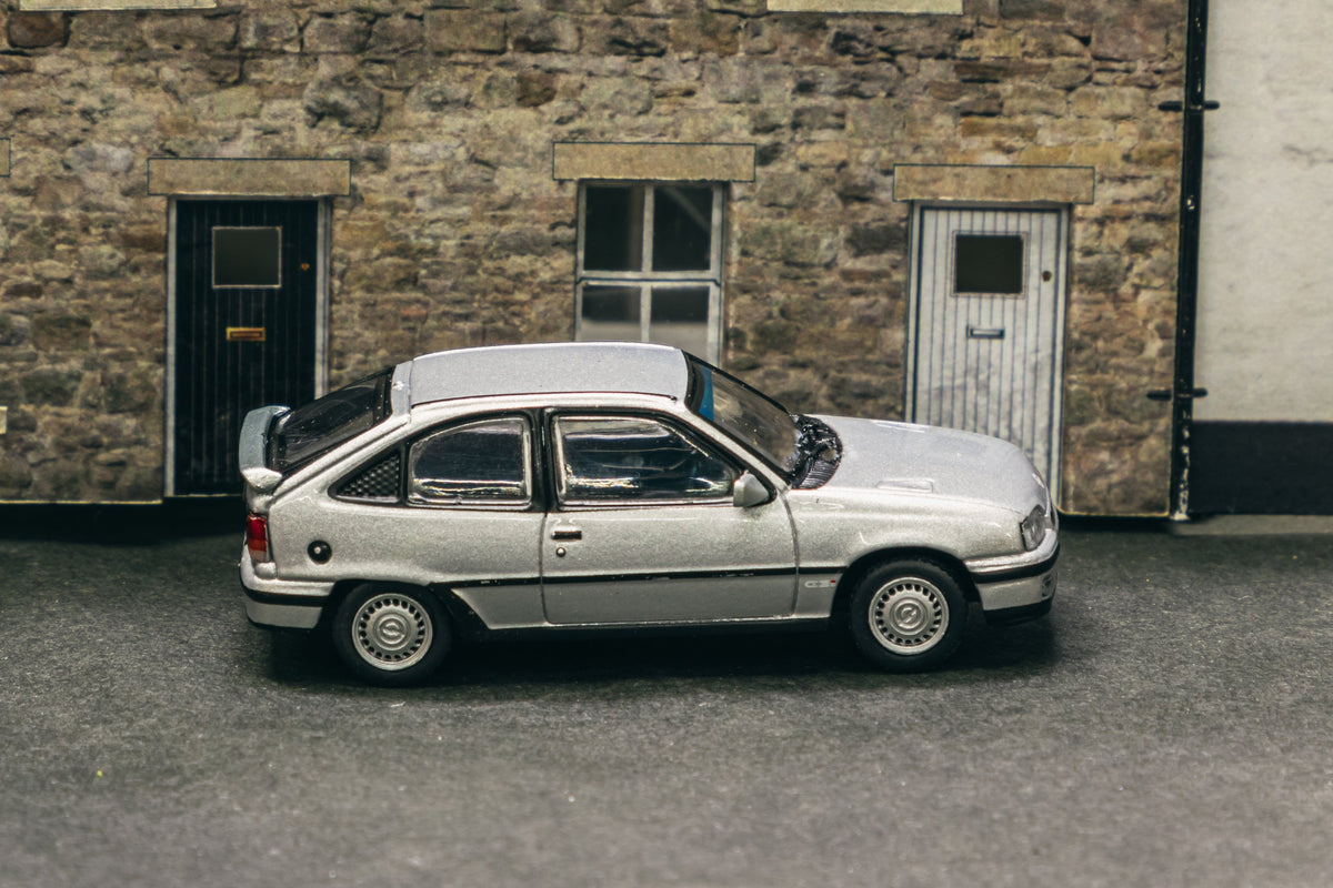 1/64 Compacte Hatchback Zilver
