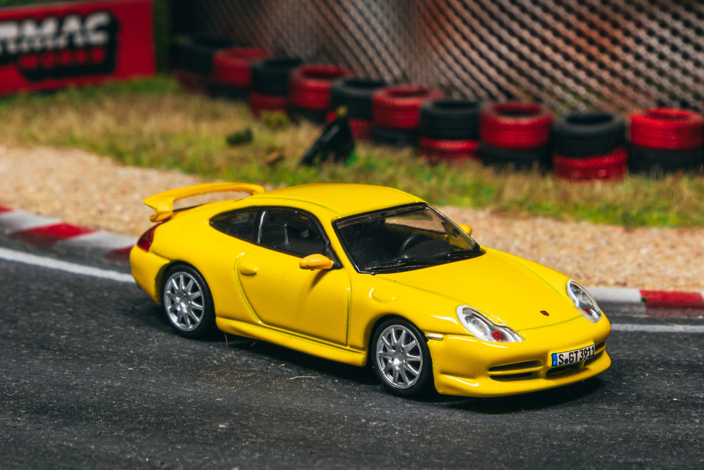 1/64 911 GT3 (type 996) Geel