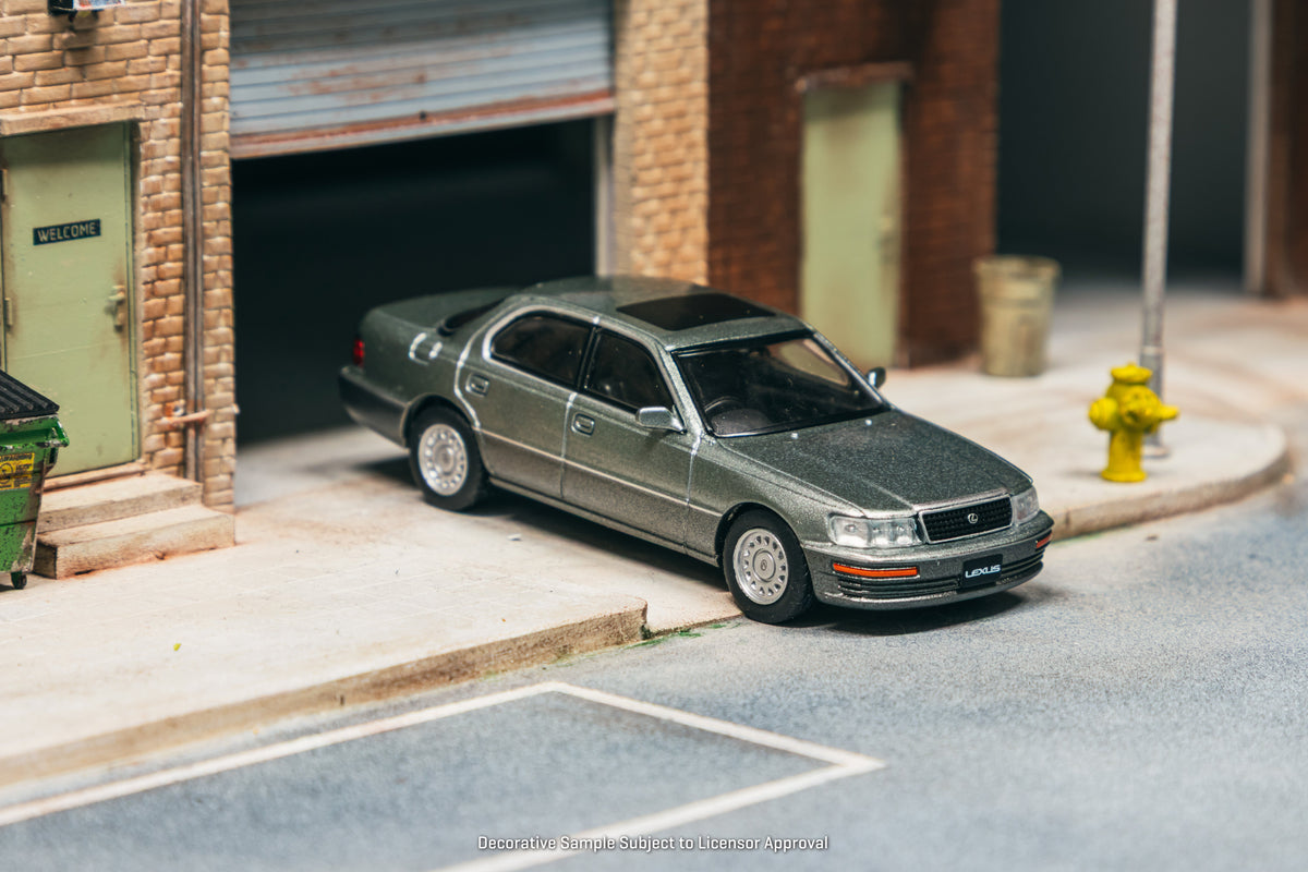 1/64 Luxury Sedan Dark Grey